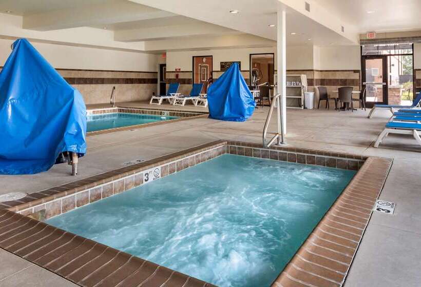 هتل Comfort Suites Airportuniversity