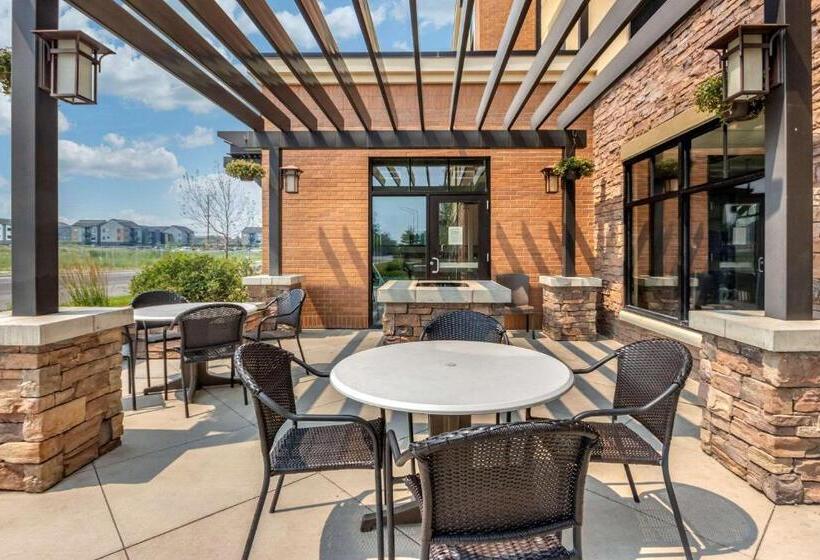 هتل Comfort Suites Airportuniversity