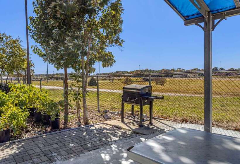 ホテル Comfort Suites Batesville