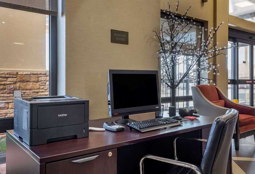 ホテル Comfort Suites Batesville