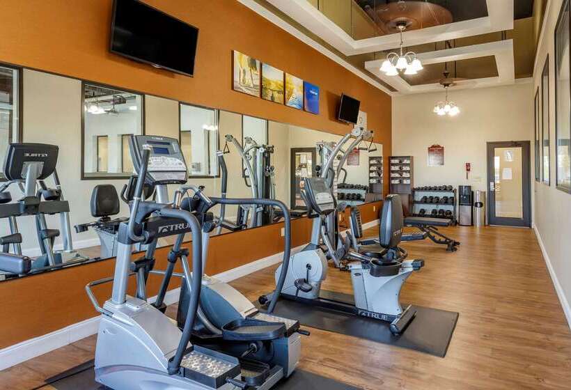 ホテル Comfort Suites Batesville