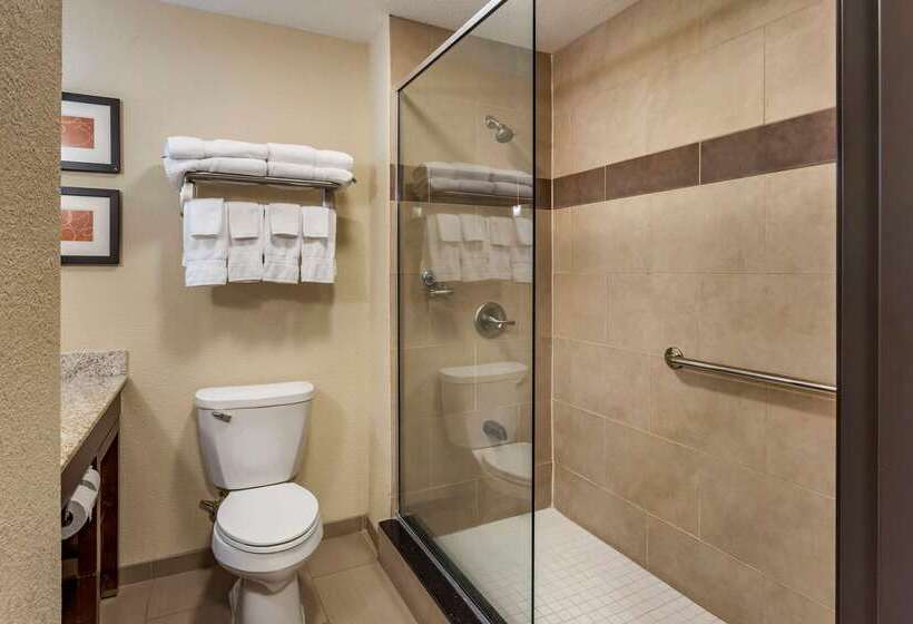 ホテル Comfort Suites Batesville