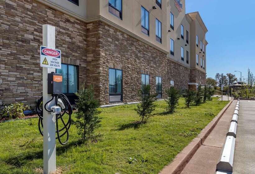 ホテル Comfort Suites Batesville