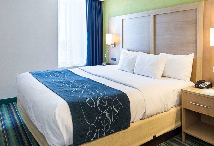 هتل Comfort Suites Beachfront