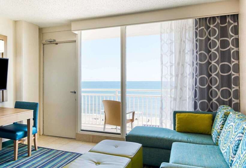 هتل Comfort Suites Beachfront