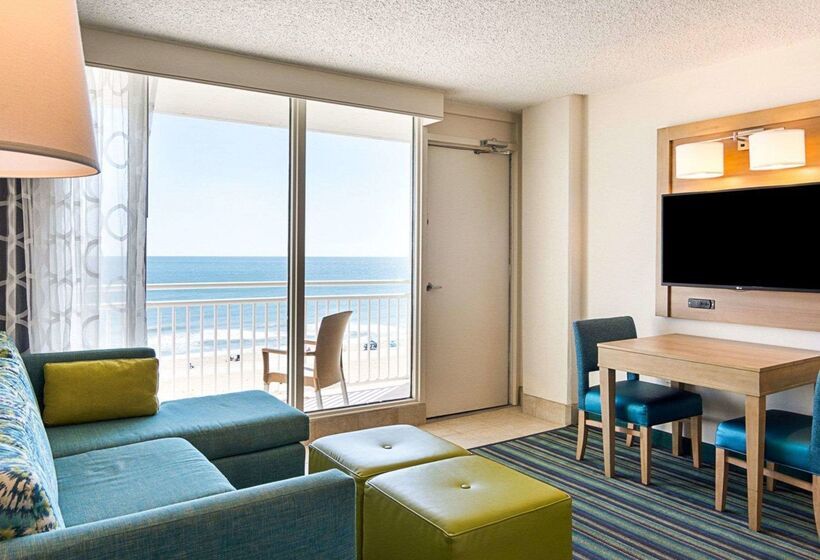 هتل Comfort Suites Beachfront