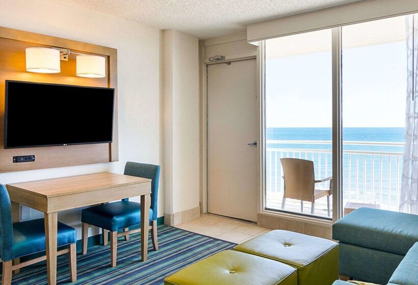 هتل Comfort Suites Beachfront