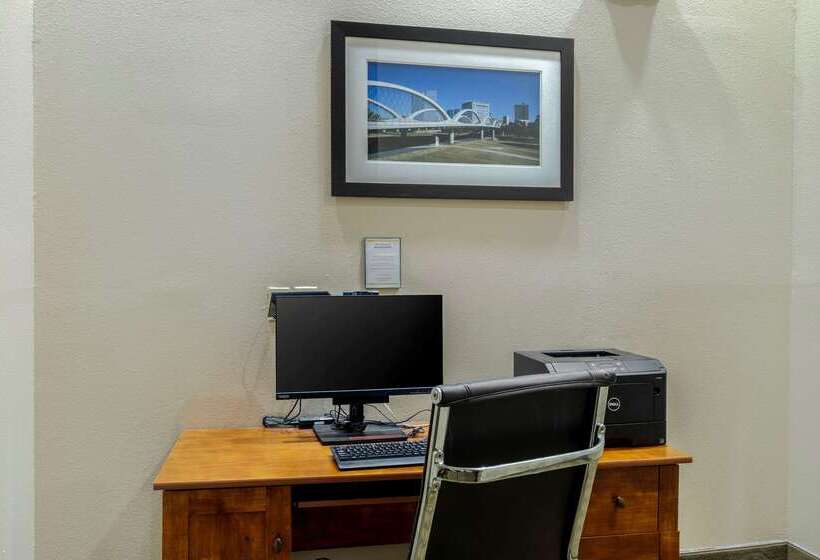 فندق Comfort Suites