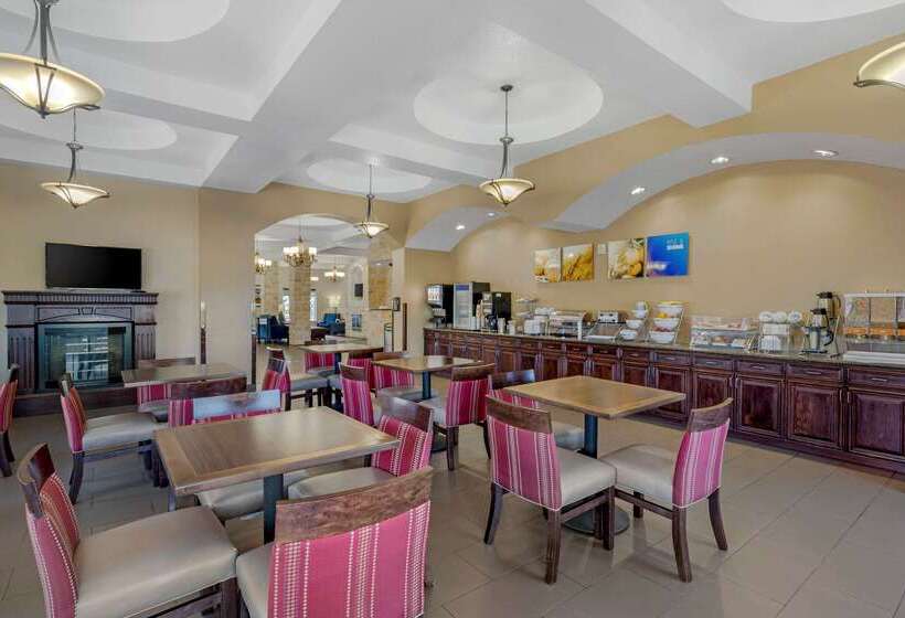 호텔 Comfort Suites