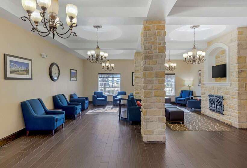 فندق Comfort Suites