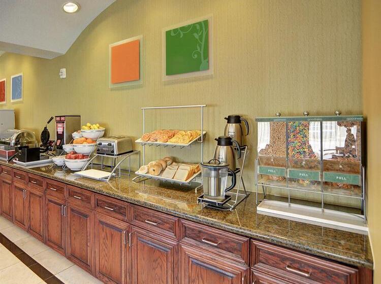 فندق Comfort Suites