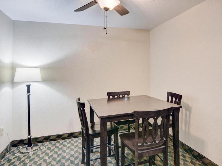 호텔 Comfort Suites