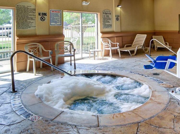 호텔 Comfort Suites