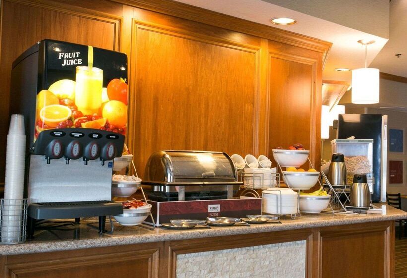 בית מלון כפרי Comfort Suites Benton Harbor  St. Joseph