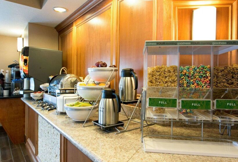 בית מלון כפרי Comfort Suites Benton Harbor  St. Joseph