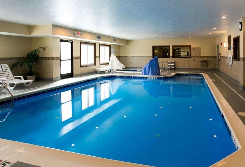 בית מלון כפרי Comfort Suites Benton Harbor  St. Joseph