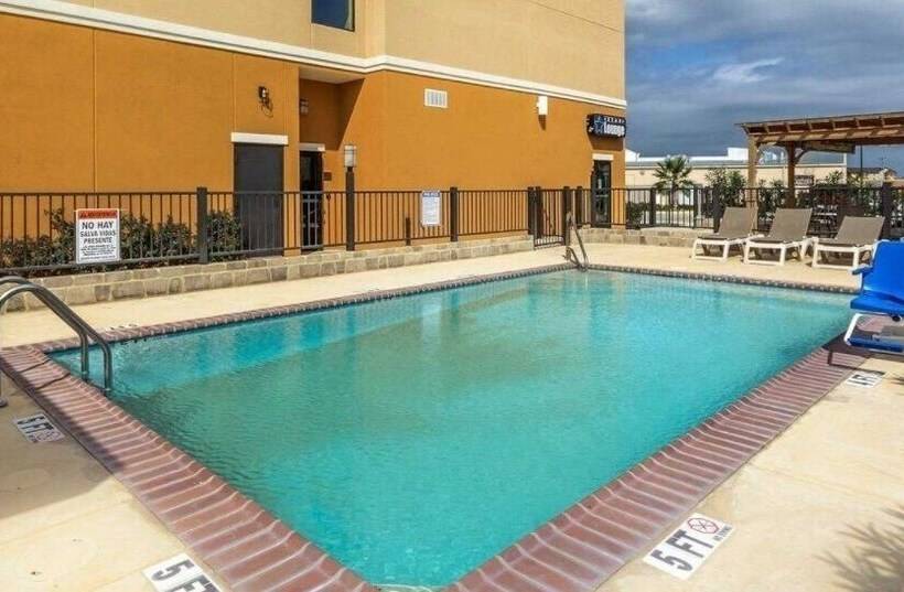 호텔 Comfort Suites Cotulla Near I35