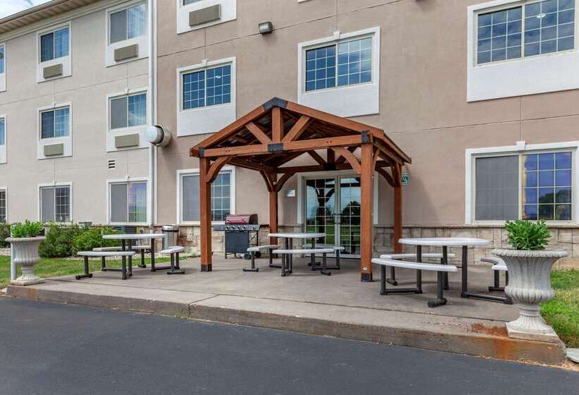 فندق Comfort Suites Delavan  Lake Geneva Area