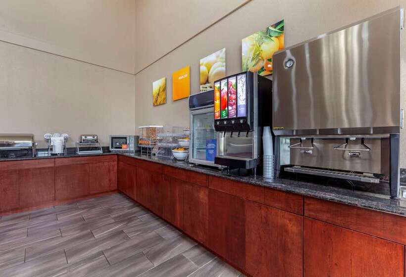 فندق Comfort Suites Delavan  Lake Geneva Area