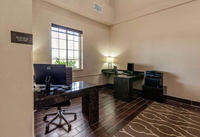 فندق Comfort Suites Delavan  Lake Geneva Area