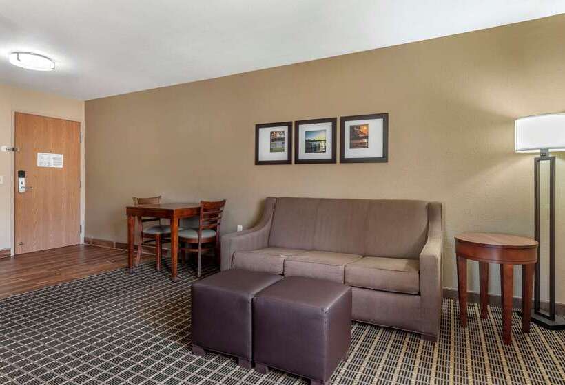 فندق Comfort Suites Delavan  Lake Geneva Area