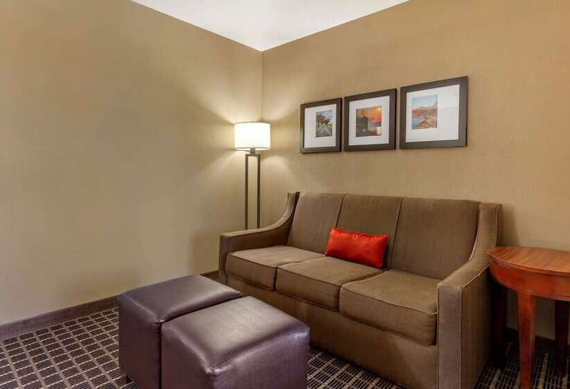 فندق Comfort Suites Delavan  Lake Geneva Area