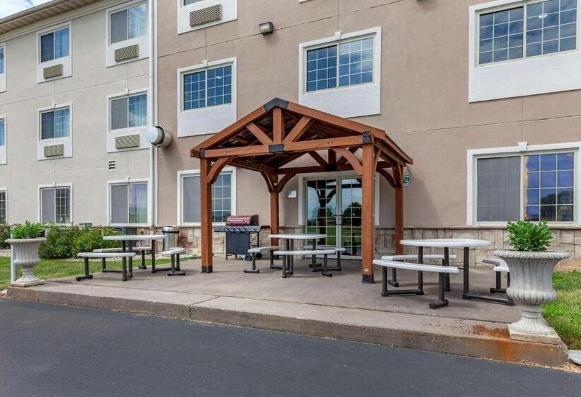 فندق Comfort Suites Delavan  Lake Geneva Area