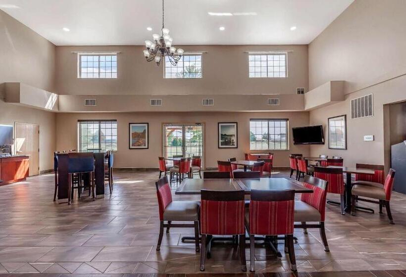 فندق Comfort Suites Delavan  Lake Geneva Area