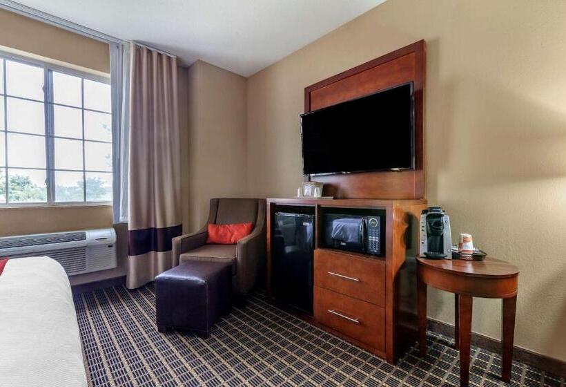 فندق Comfort Suites Delavan  Lake Geneva Area