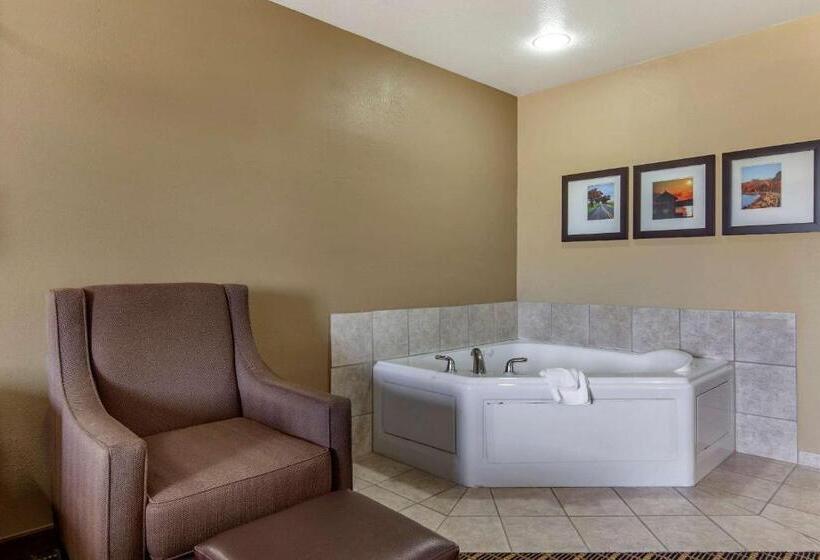 فندق Comfort Suites Delavan  Lake Geneva Area