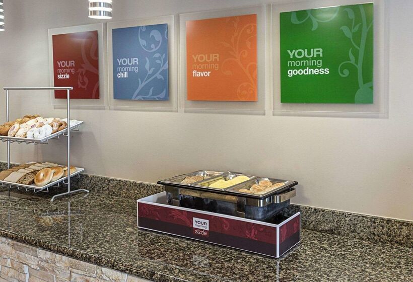 בית מלון כפרי Comfort Suites Near Tanger Outlet Mall