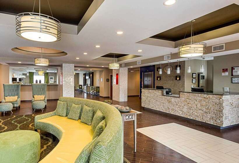 בית מלון כפרי Comfort Suites Near Tanger Outlet Mall