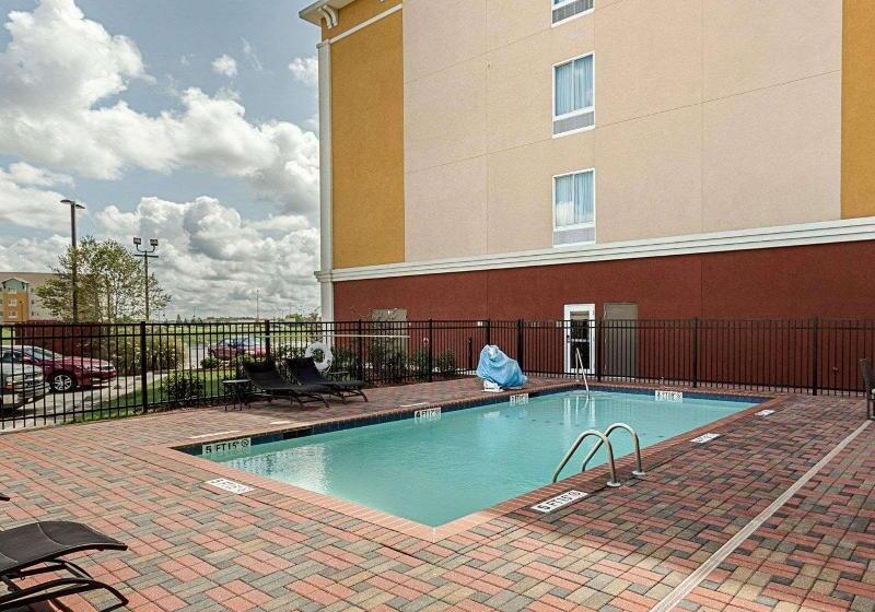 בית מלון כפרי Comfort Suites Near Tanger Outlet Mall