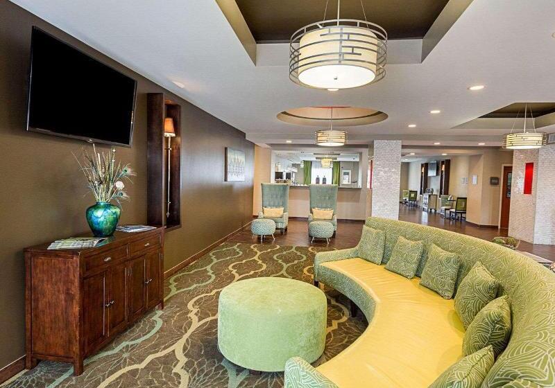 בית מלון כפרי Comfort Suites Near Tanger Outlet Mall