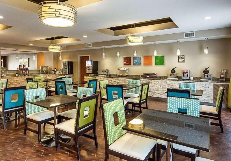 בית מלון כפרי Comfort Suites Near Tanger Outlet Mall