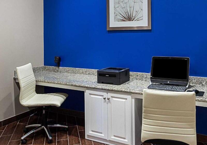 בית מלון כפרי Comfort Suites Near Tanger Outlet Mall