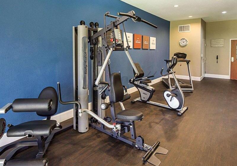 בית מלון כפרי Comfort Suites Near Tanger Outlet Mall