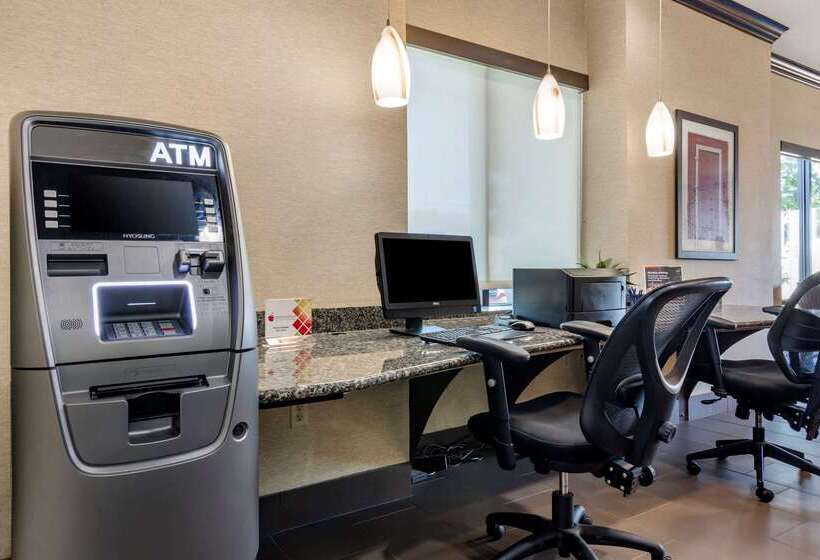 호텔 Comfort Suites Manhattan