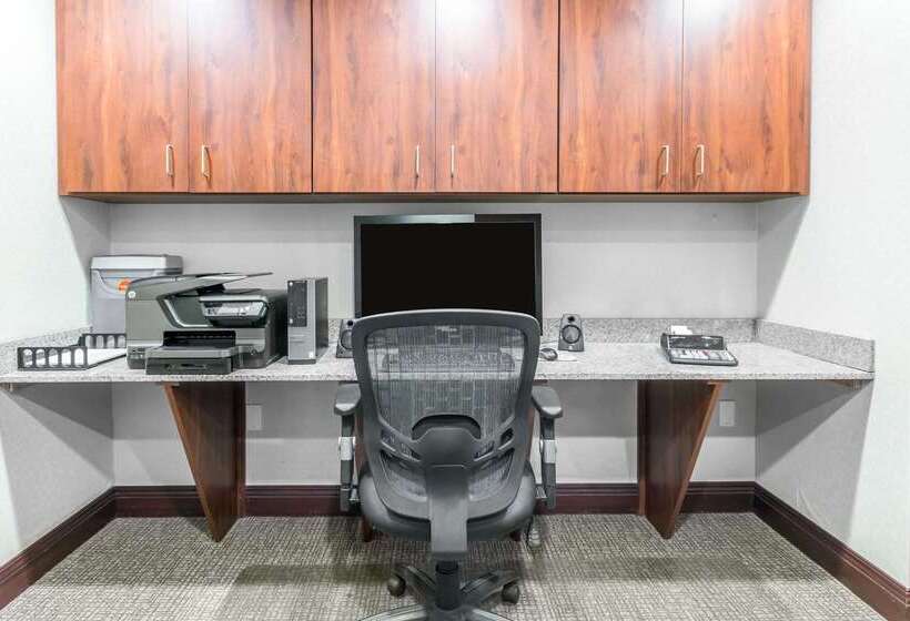 هتل Comfort Suites