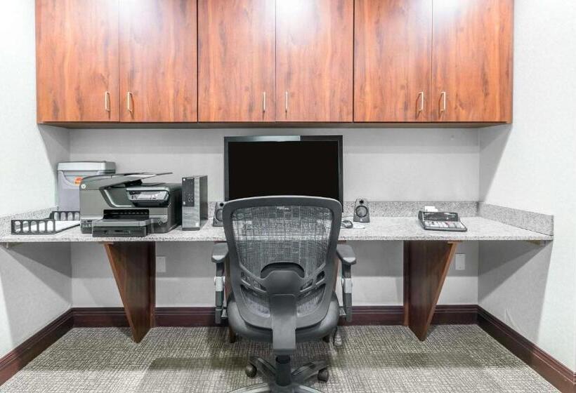 هتل Comfort Suites