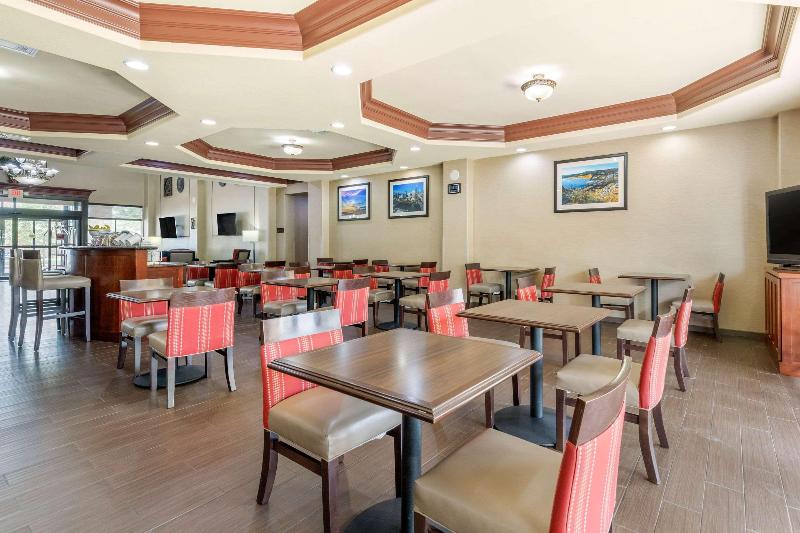 Отель Comfort Suites Pflugerville Austin North