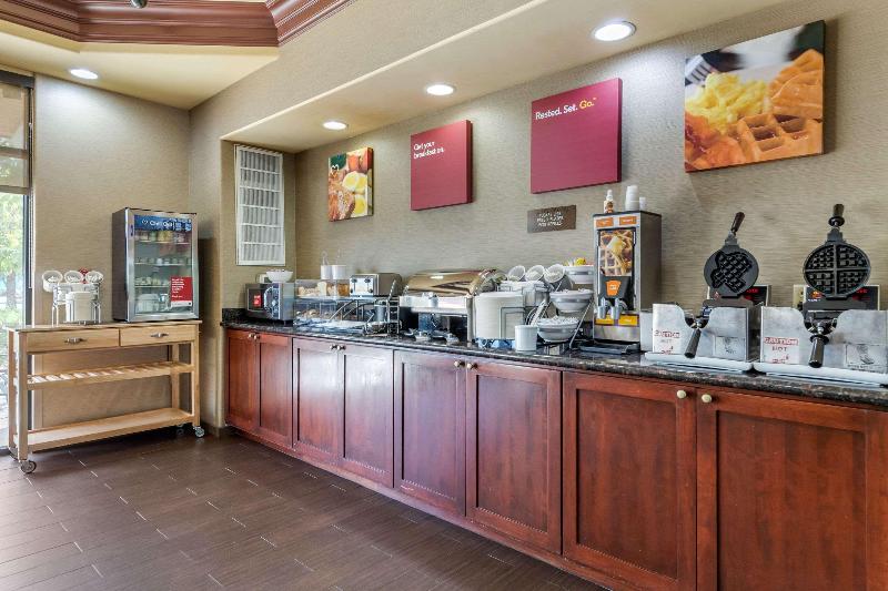 Отель Comfort Suites Pflugerville Austin North