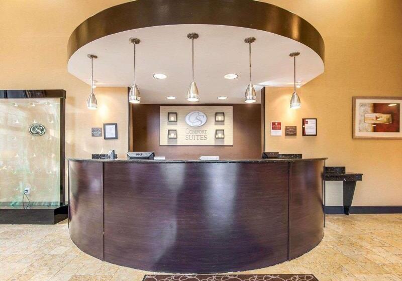 호텔 Comfort Suites