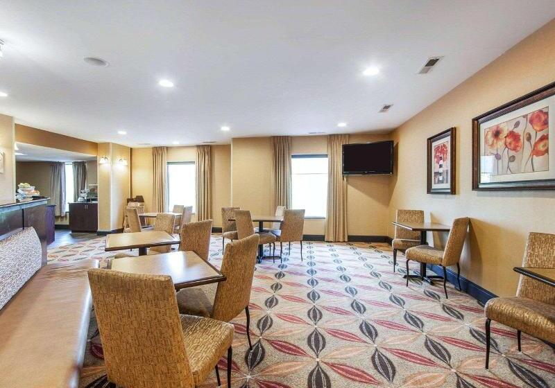 호텔 Comfort Suites