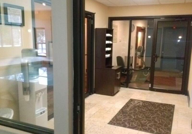 호텔 Comfort Suites