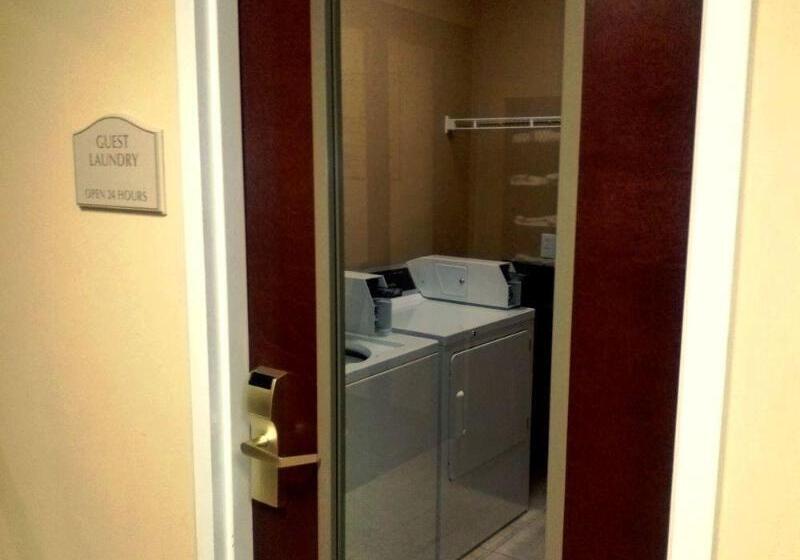 호텔 Comfort Suites