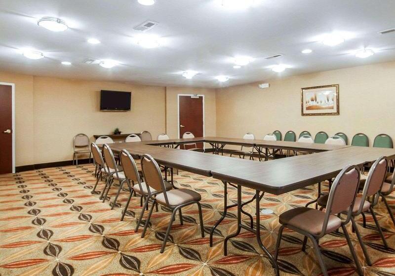 호텔 Comfort Suites