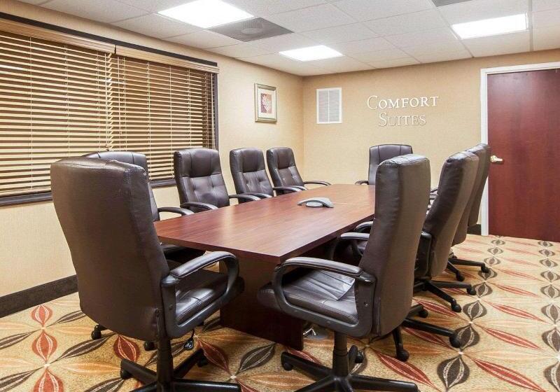 호텔 Comfort Suites