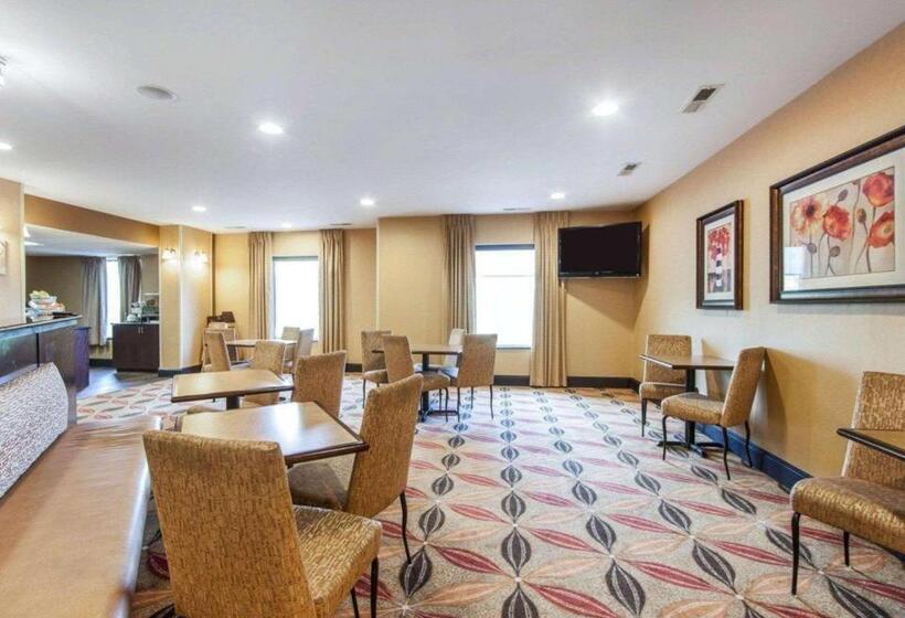 호텔 Comfort Suites