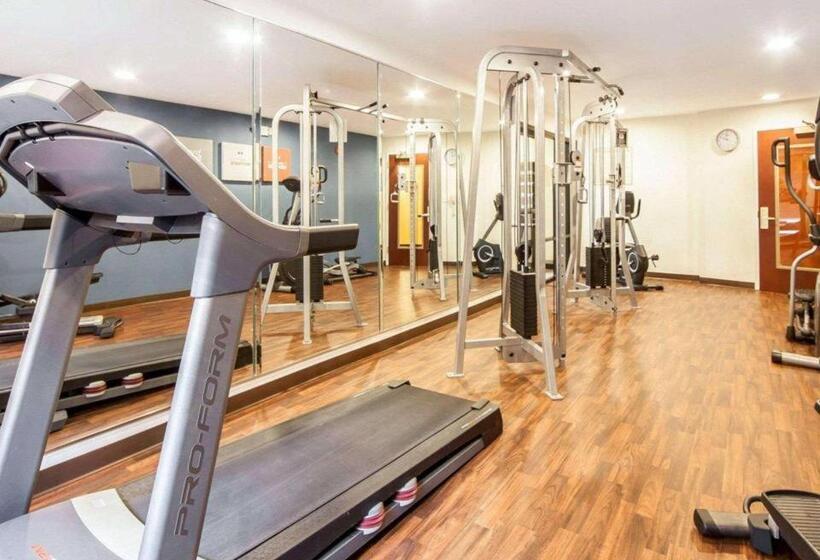 호텔 Comfort Suites